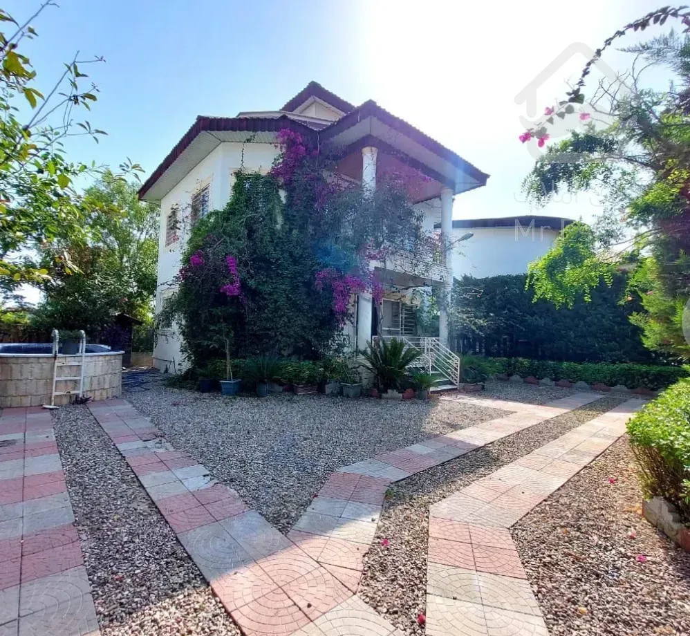 ۳۳۴ متر ویلا شهرکی در نوشهر زیبا