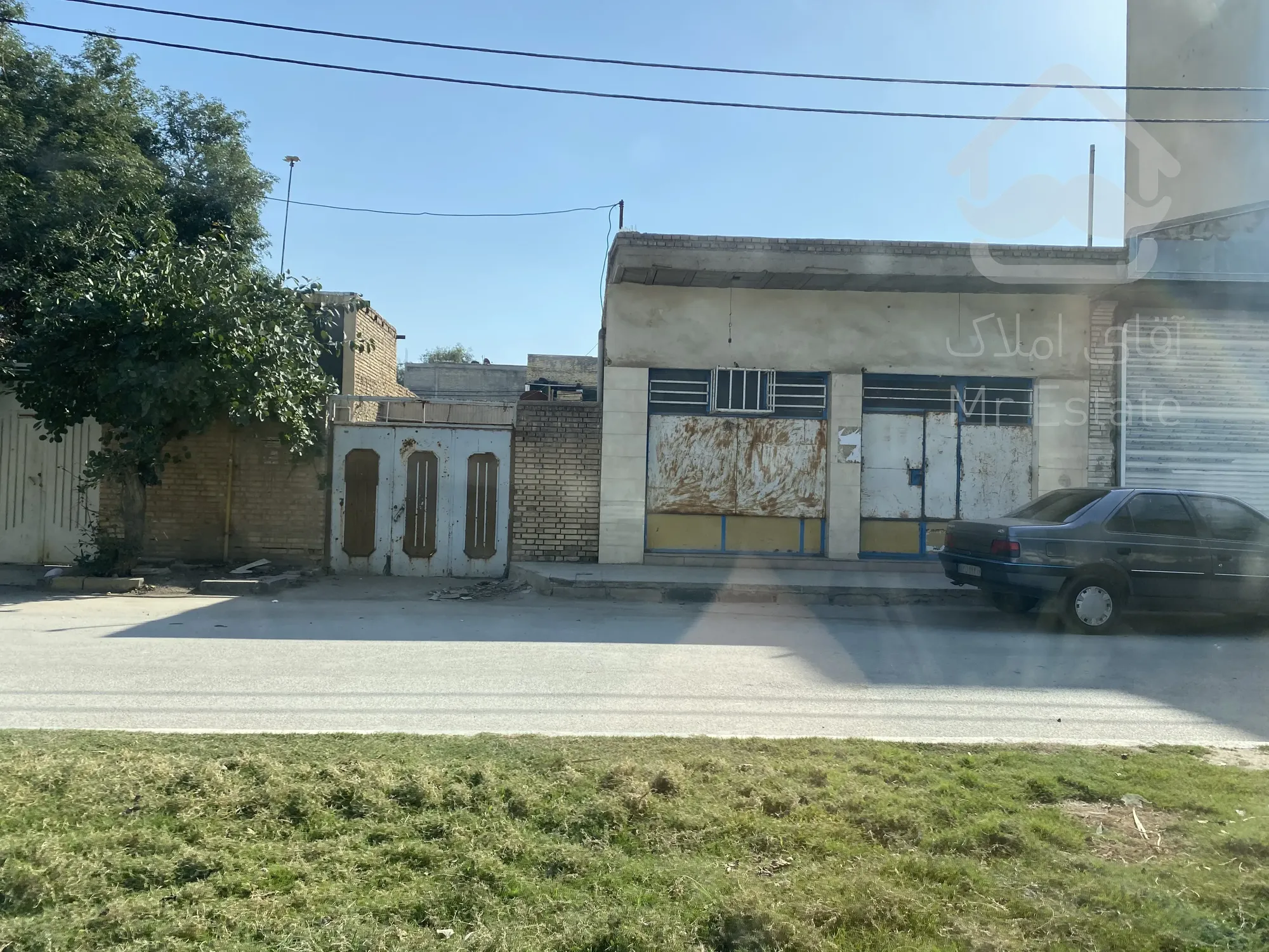 منزل مسکونی با دو مغازه تجاری متصل (کنار بلوار ۱۸ متری اروند )