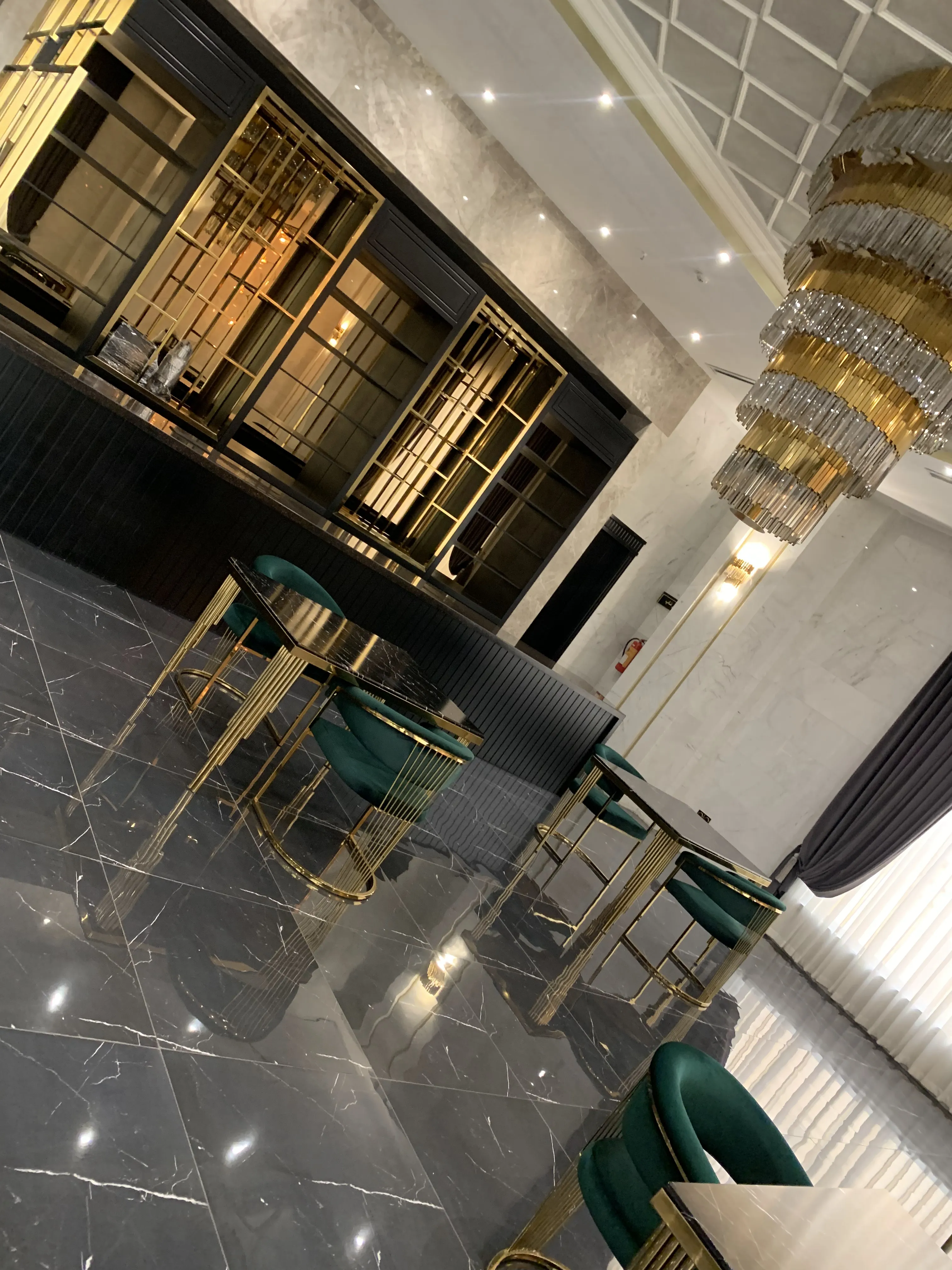 پیش فروش واحد116 متری دو خواب در رونیکا پالاس لاله ویو دار بدون مزاحم