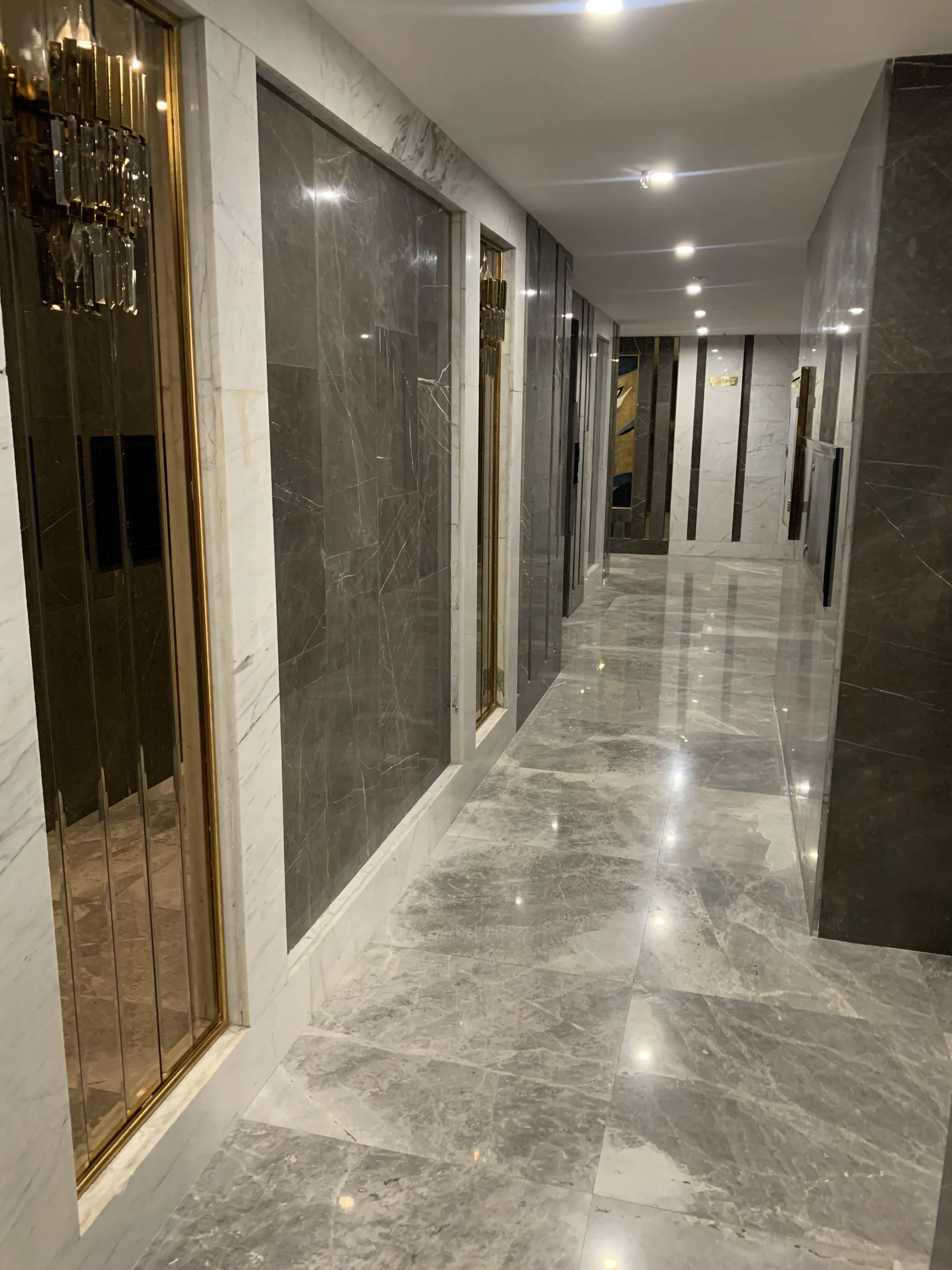 پیش فروش واحد 121 متری دو خواب در رونیکا پالاس دردشت الماس منطقه 8