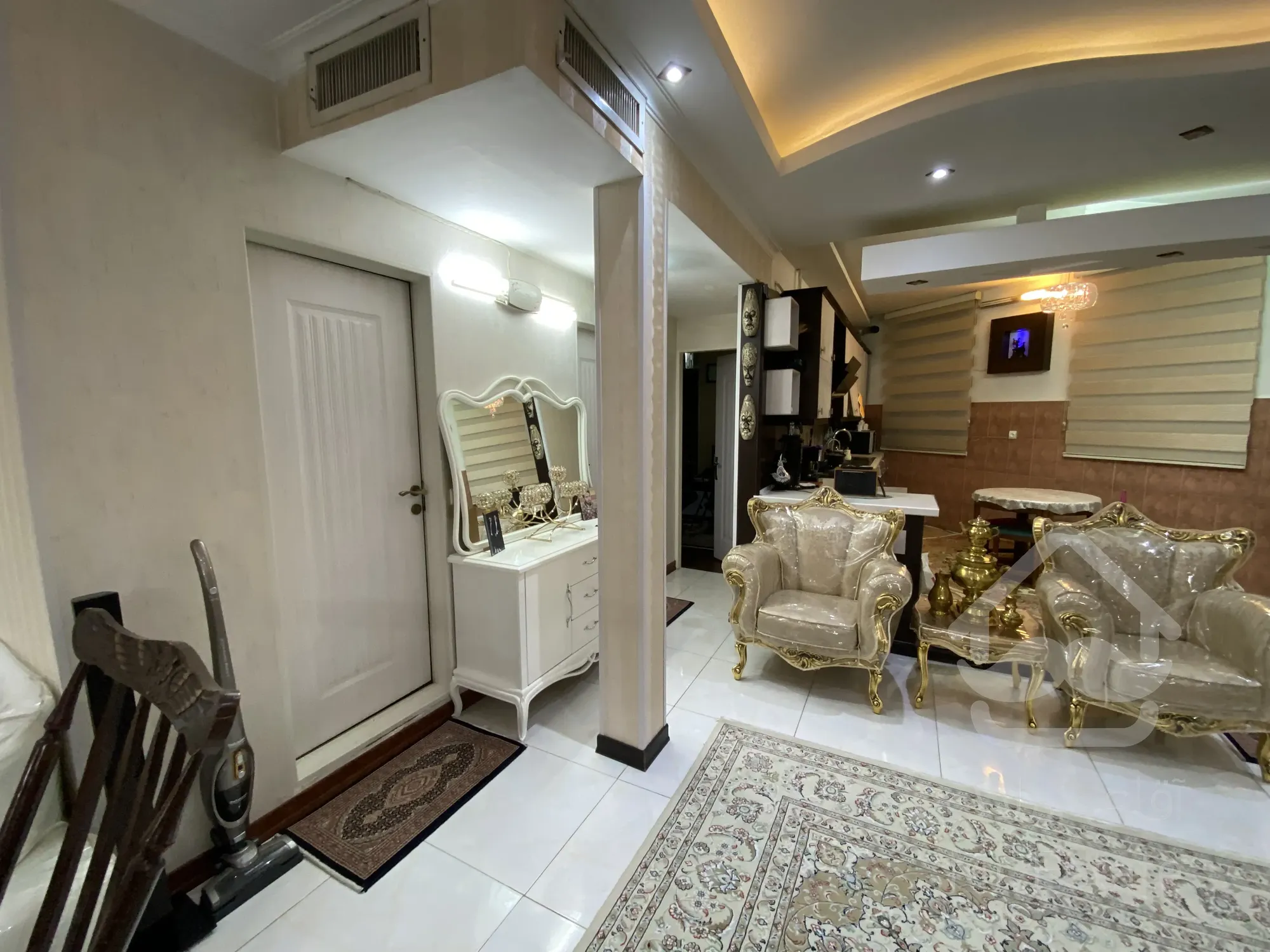 فروشی الهیه مشاور ویلایی با ۳ دهنه مغازه