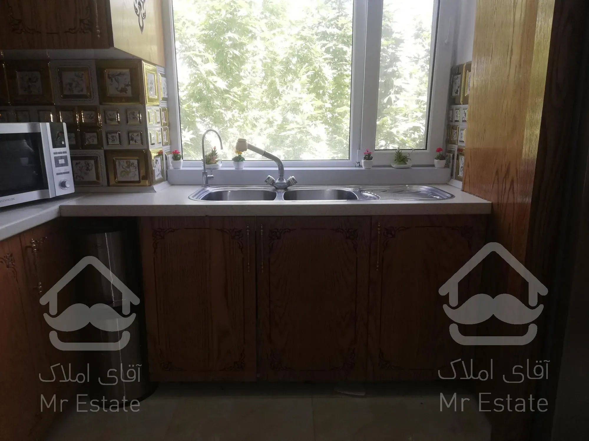 آپارتمان فول، 6 واحد مستقل