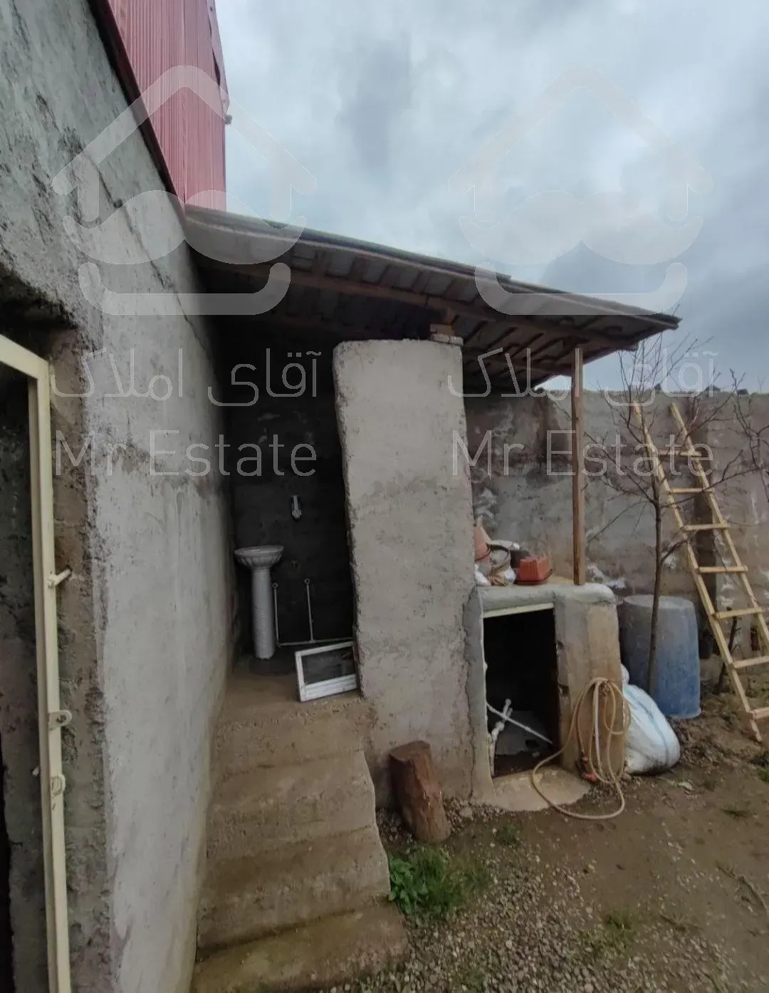 زمین و انبار ۱۲۵ متری