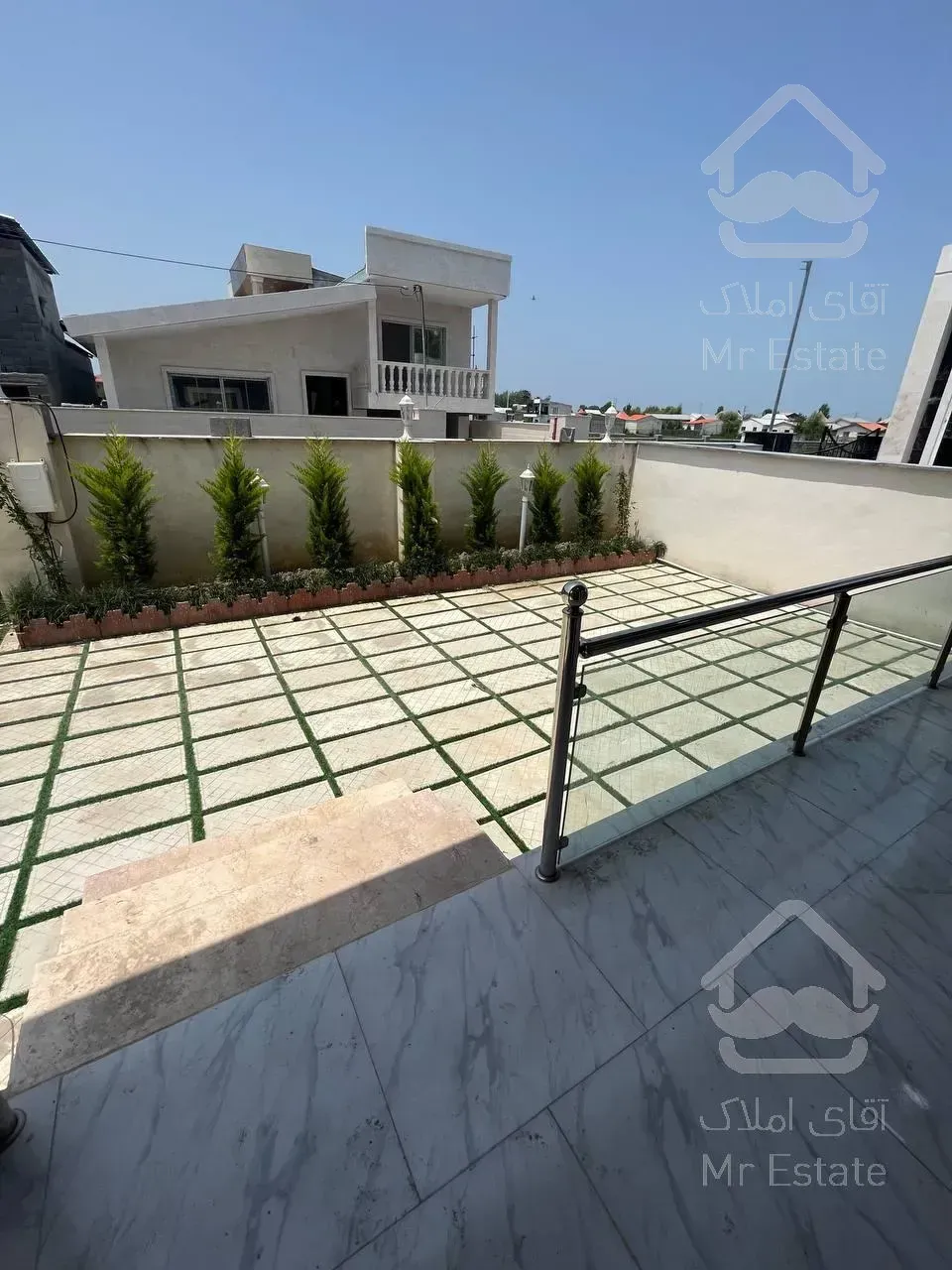 ویلا نما مدرن فلت بهترین منطقه‌ی نور ورودی جنگل سند تک برگ