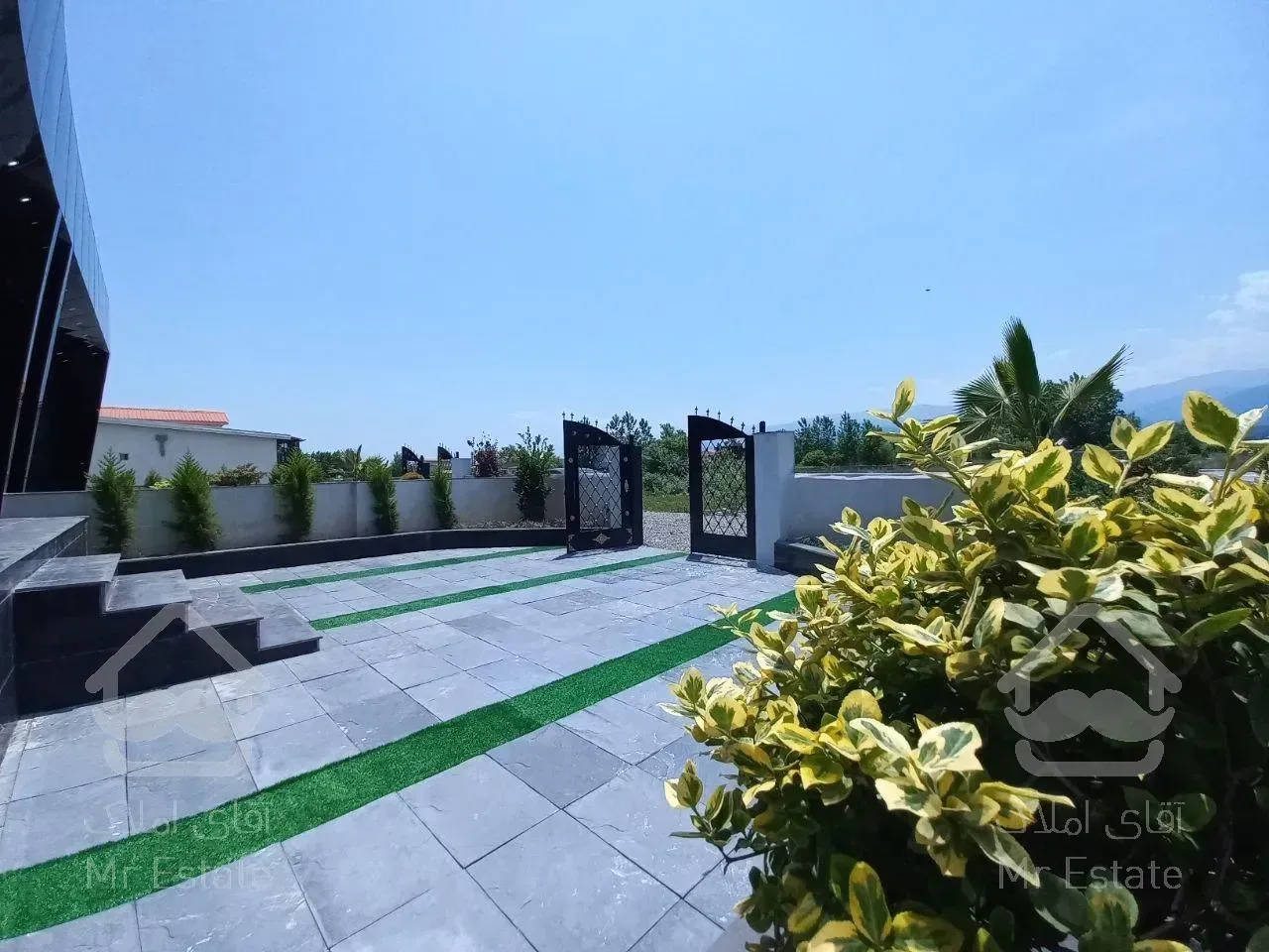 ویلا نما مدرن ۲۵۰ متری سه خواب شهرک برند منطقه‌ی نور