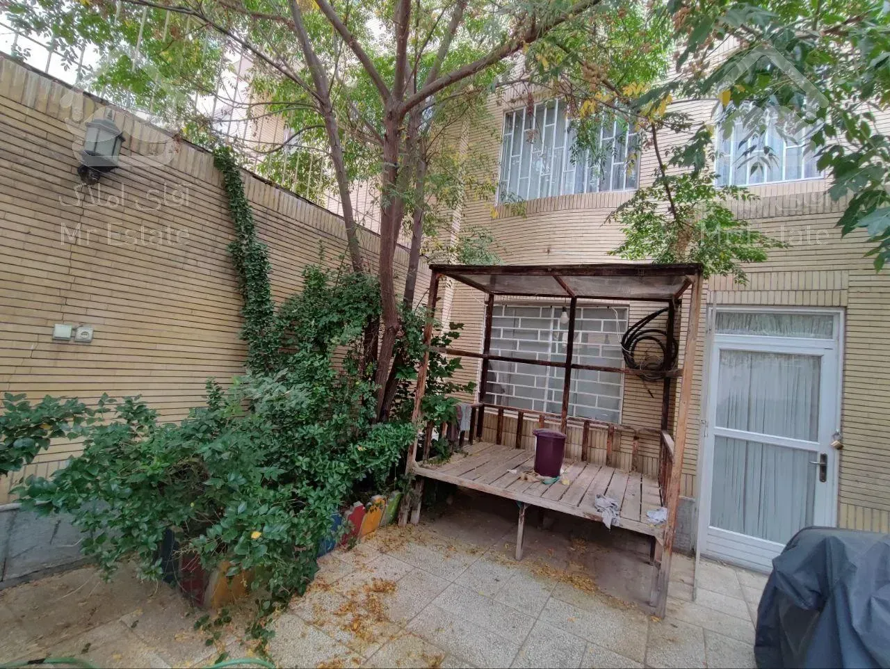 آپارتمان درب مستقل و حیاط اختصاصی