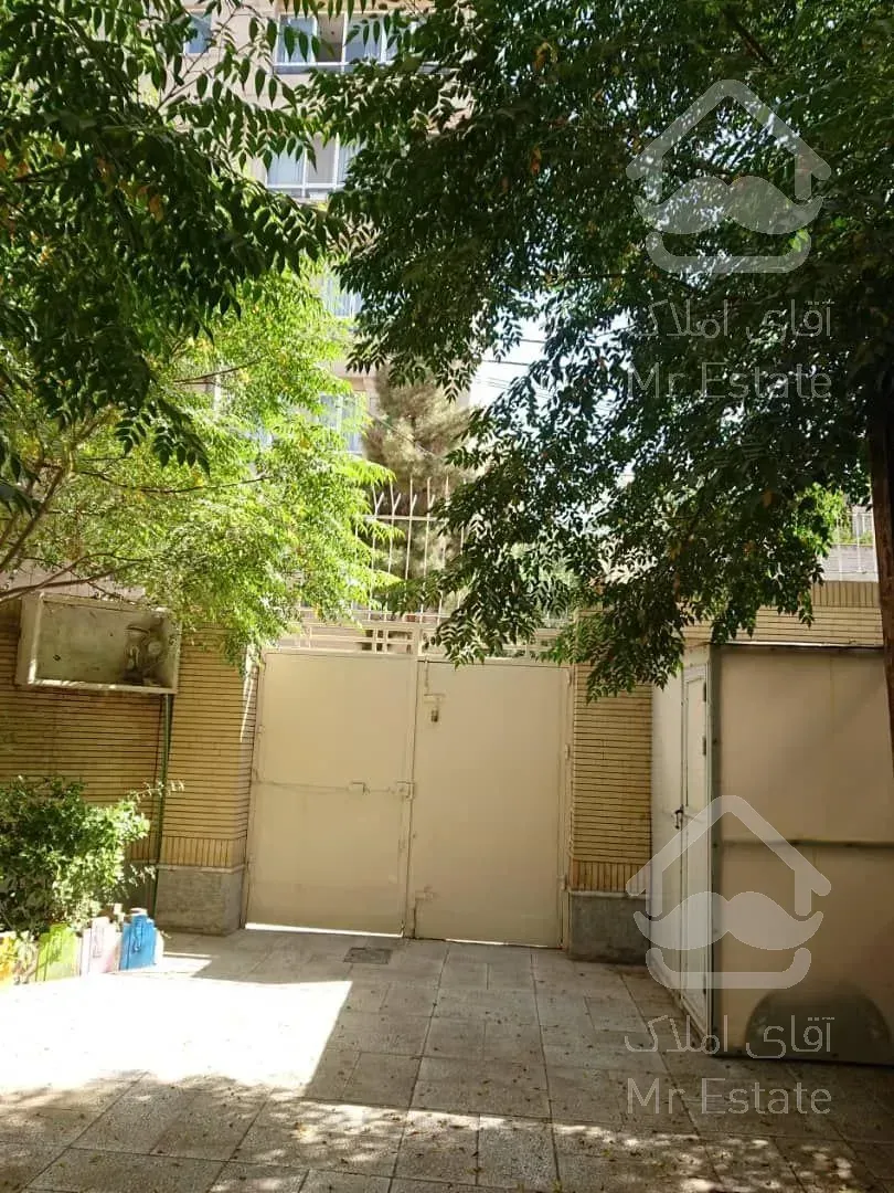 آپارتمان درب مستقل و حیاط اختصاصی