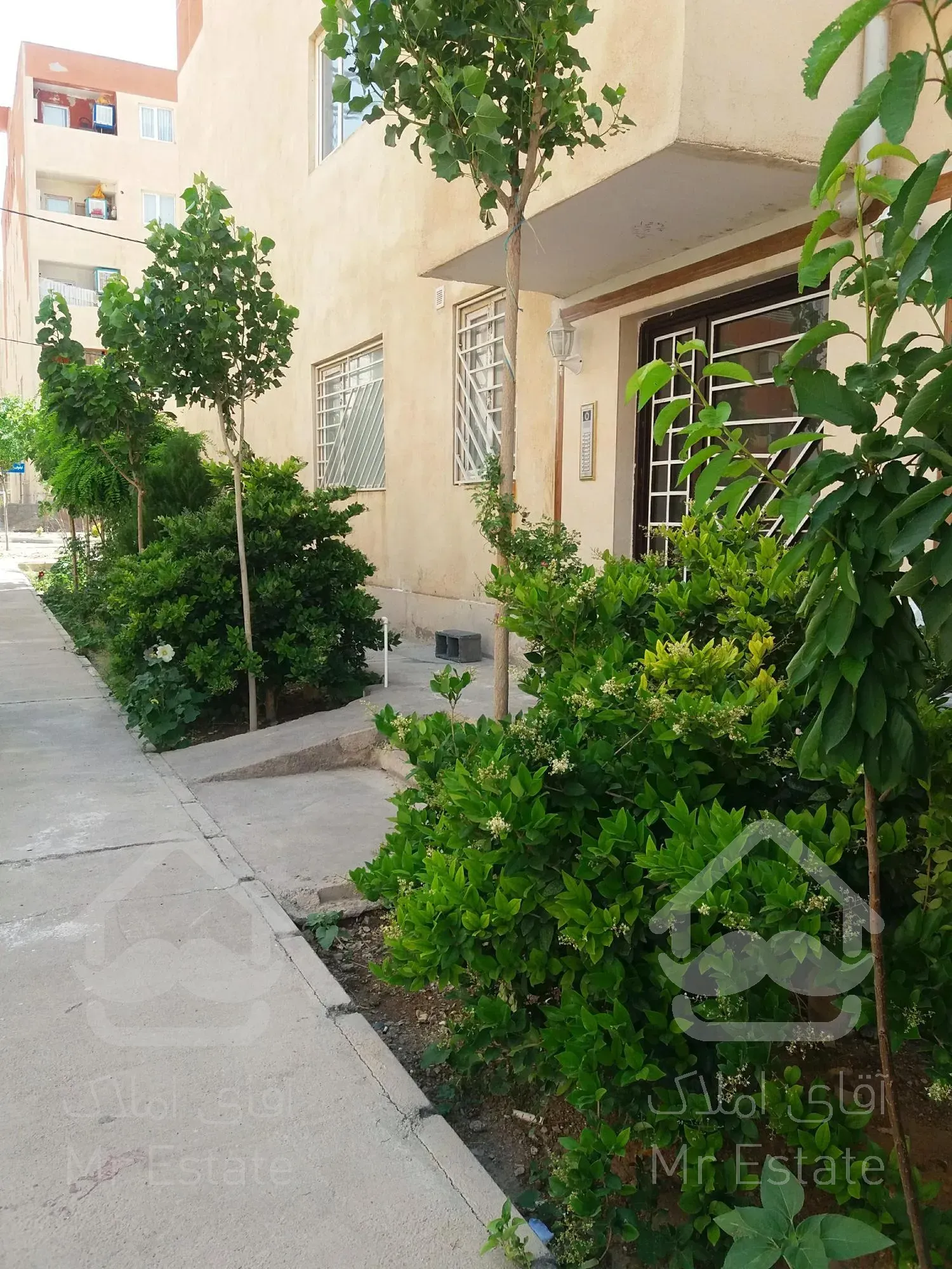 شمال پرند ■ نبش بلوار کوه نور ■واحد صفر و فول■ ۲خواب ■ ط۴