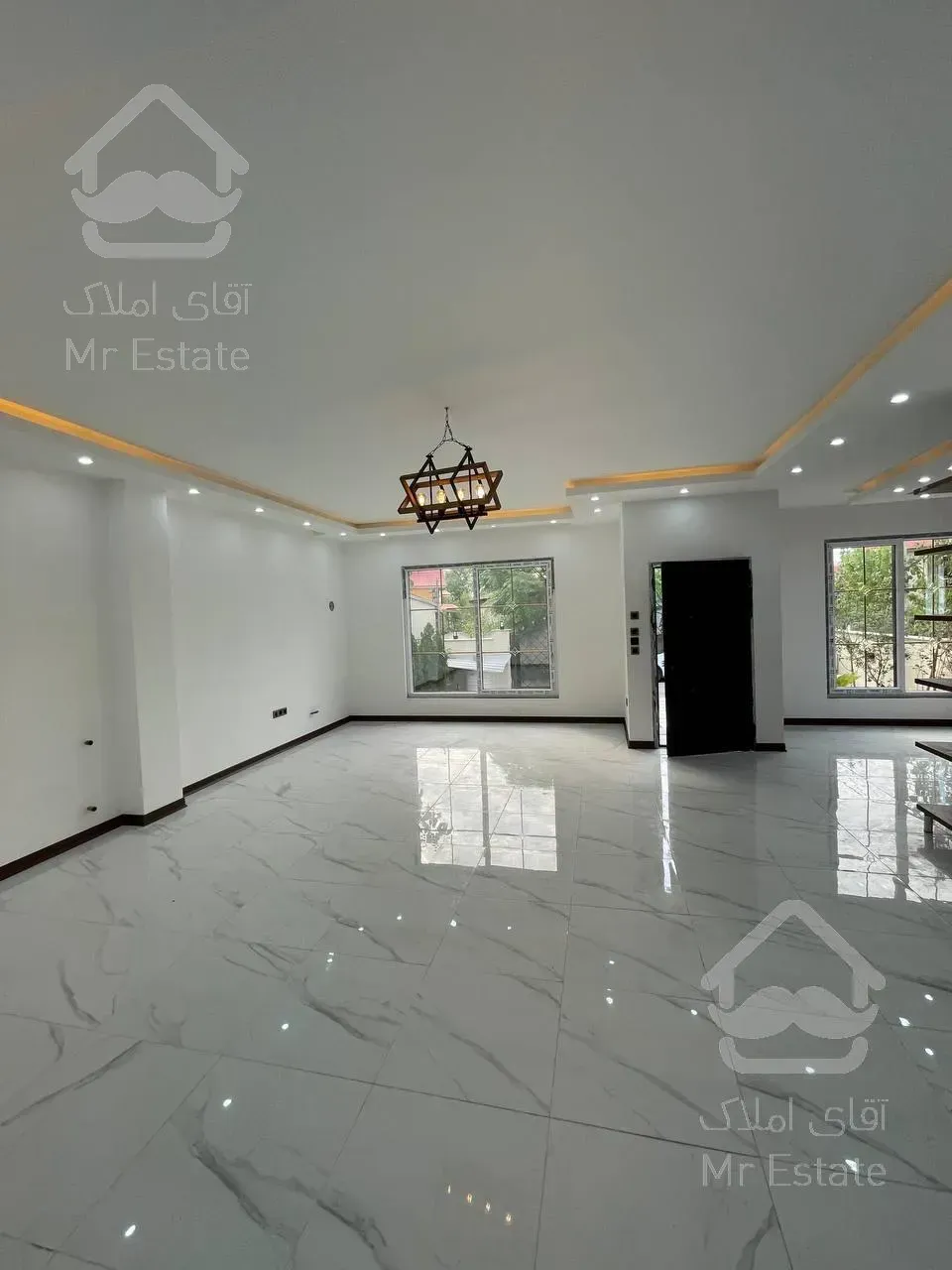 ویلا نما مدرن ۴۰۰ متری استخردار شهرک برند سند تک برگ