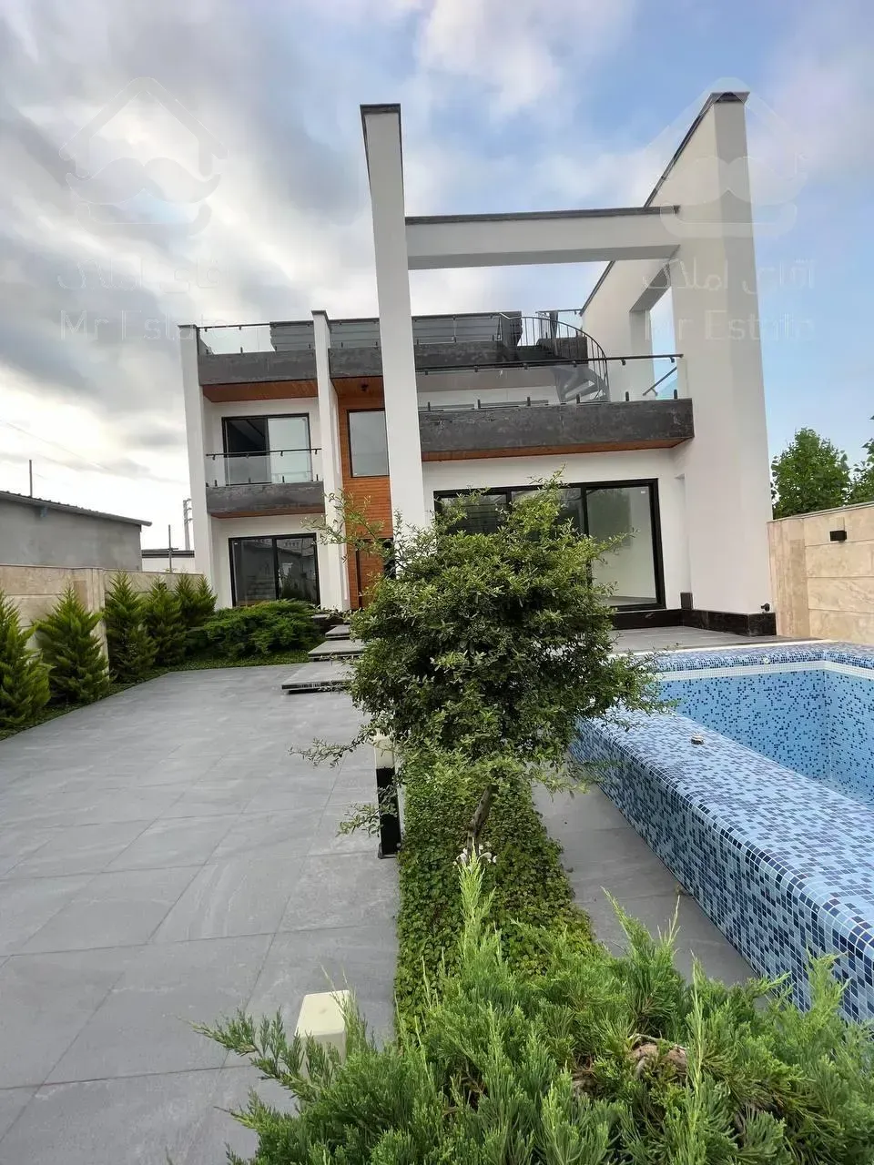 فروش ویلا تریبلکس نما مدرن منطقه جنگلی