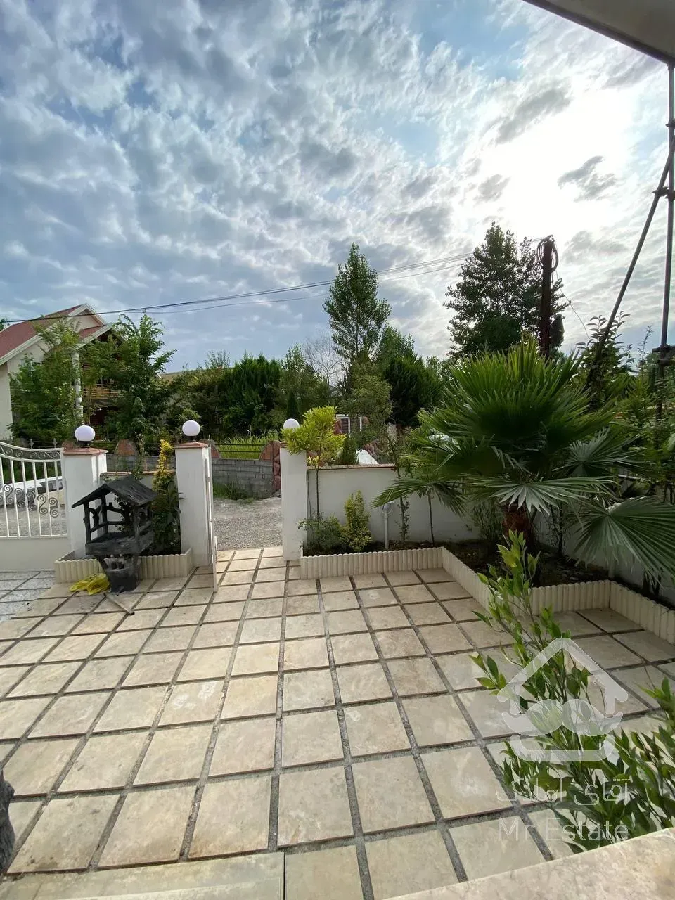 ویلا نیمپیلوت جنگلی ۲۲۰ متری بهترین لوکیشن سند تک برگ استخردار