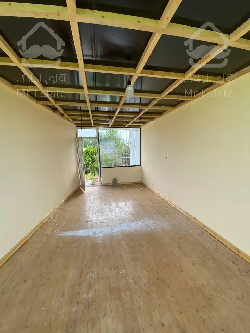 ویلا نیمپیلوت جنگلی ۲۲۰ متری بهترین لوکیشن سند تک برگ استخردار