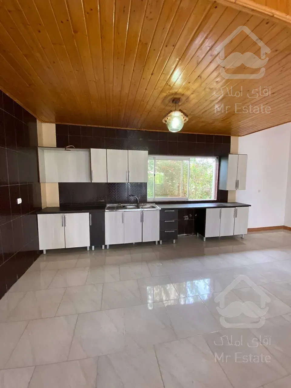 ویلا نیمپیلوت ۲۶۰ متری شهرک هم تیپ سند تک برگ