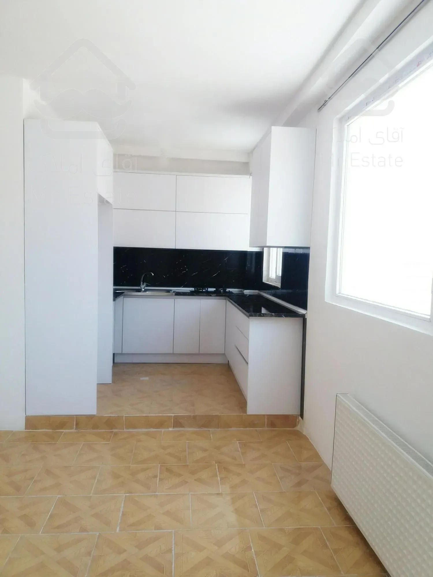 شمال پرند ■ نبش بلوار کوه نور ■واحد صفر و فول■ ۲خواب ■ ط۴