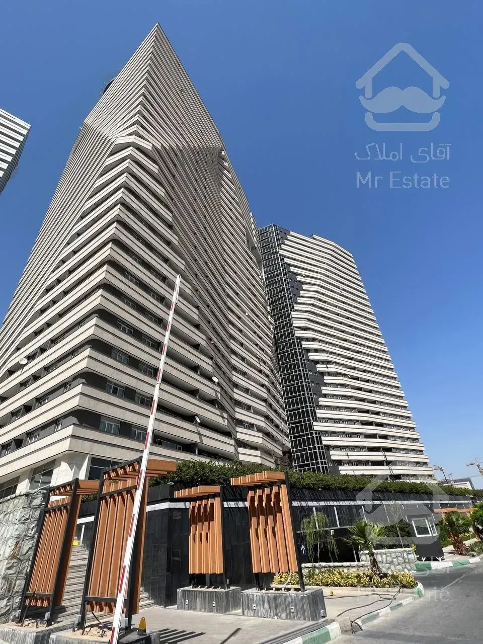 ۲۰۰ متر / ۳ خواب / فول دیزاین / رهن و اجاره چیتگر