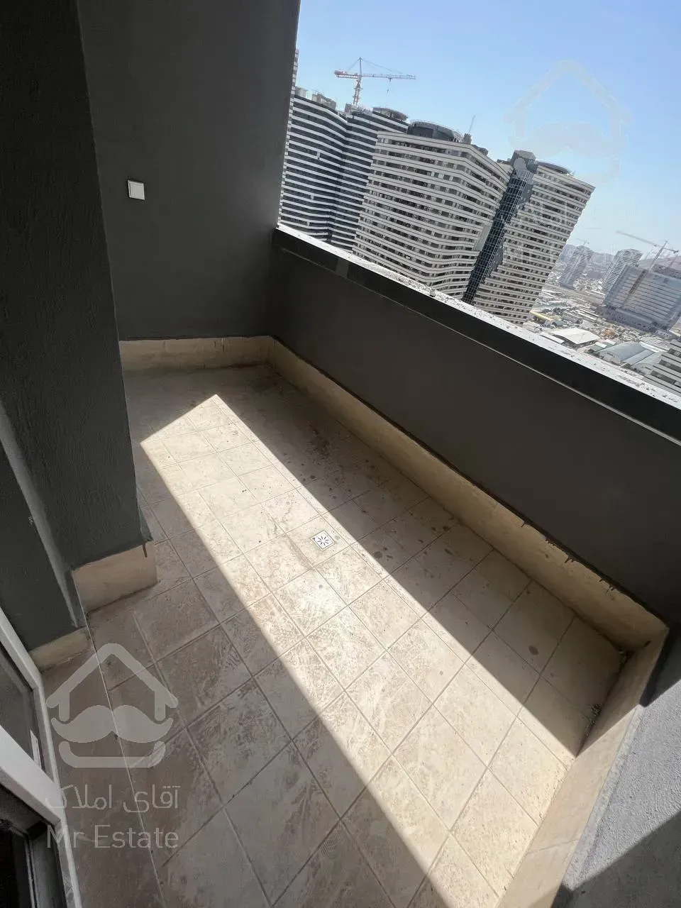 ۲۰۰ متر / ۳ خواب / فول دیزاین / رهن و اجاره چیتگر