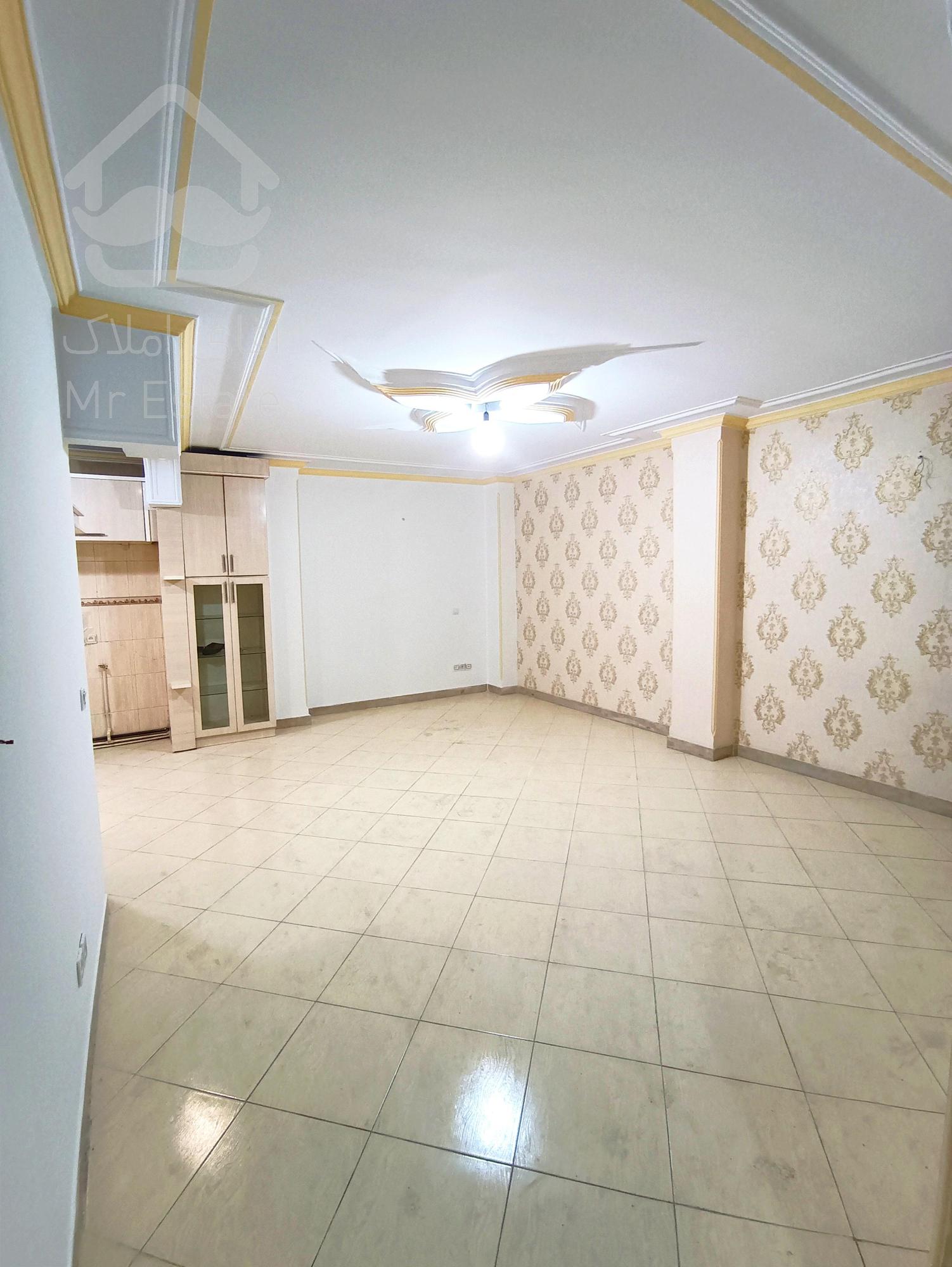 ۷۱متری/دوخوابه/پارکینگ دار/بریانک