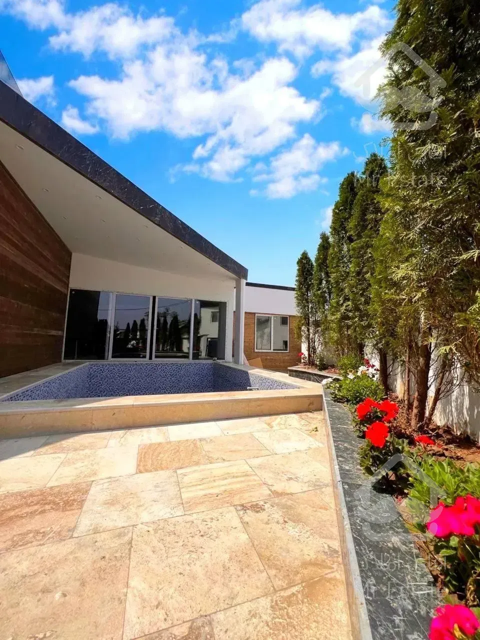 فروش ویلا فلت نما مدرن استخر دار با دو شاه نشین