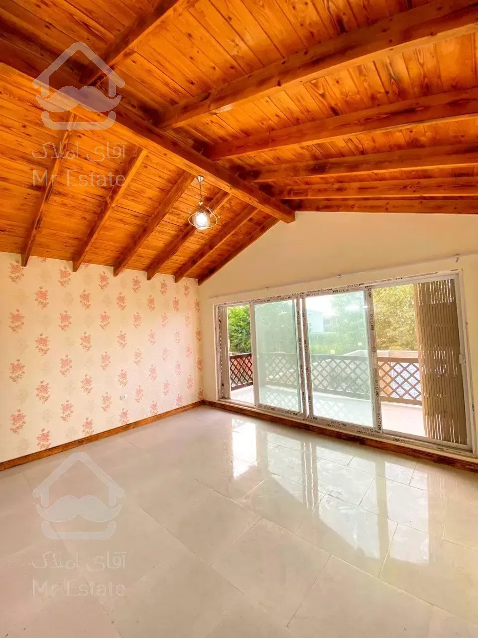 فروش ویلا نیمپیلوت استخر دار نما چوب در شهر زیبای نور