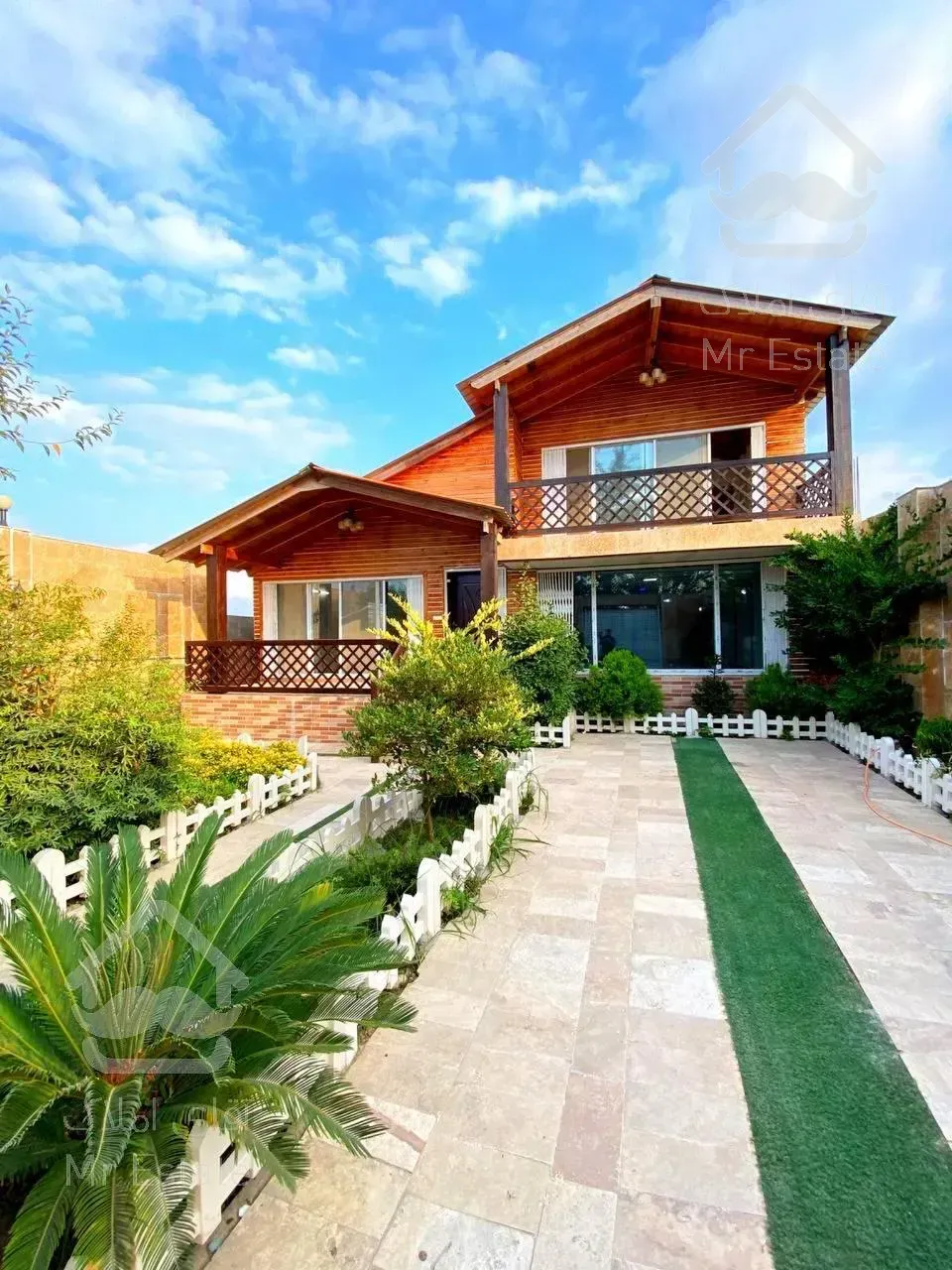 فروش ویلا نیمپیلوت استخر دار نما چوب در شهر زیبای نور