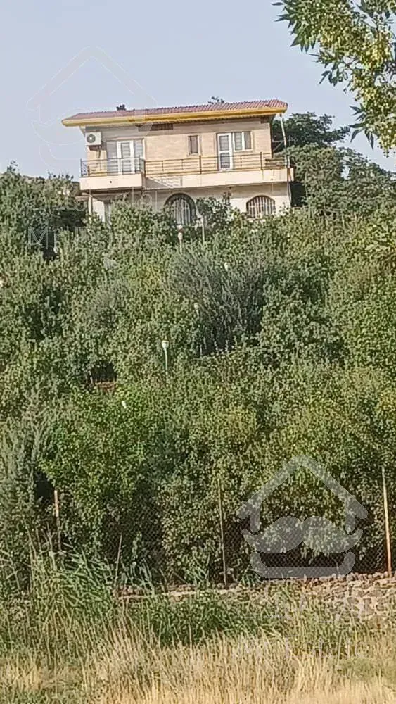 زمین ۱۵۰۰ متر