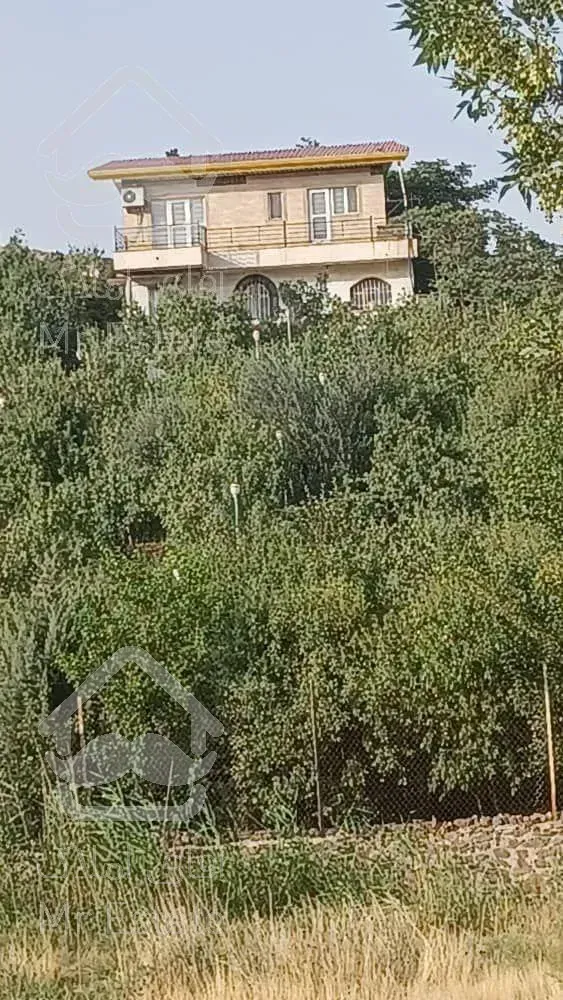 زمین ۱۵۰۰ متر