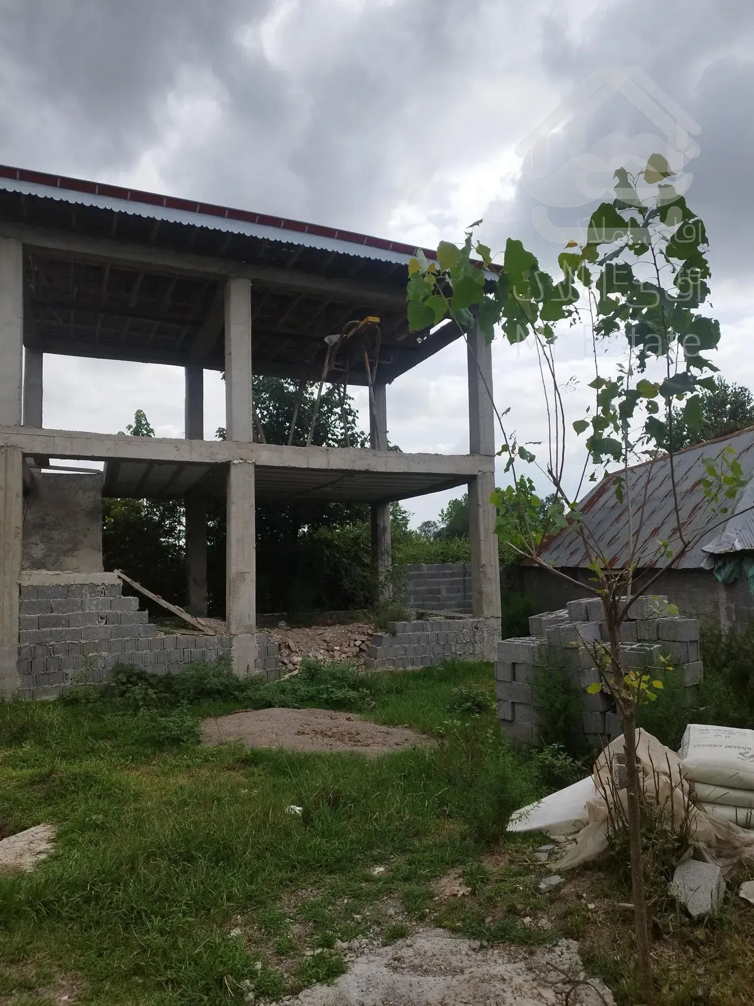 210متر زمین به همراه خانه دوبلکس نیمه ساخت