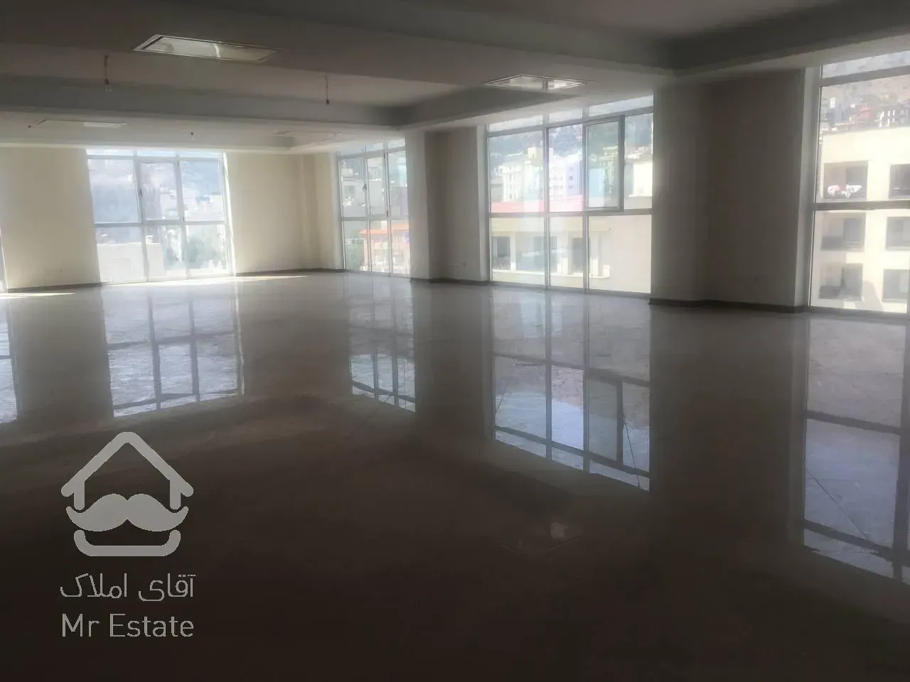 ۲۱۰۰ متر مجموعه اداری تجاری در فرمانیه
