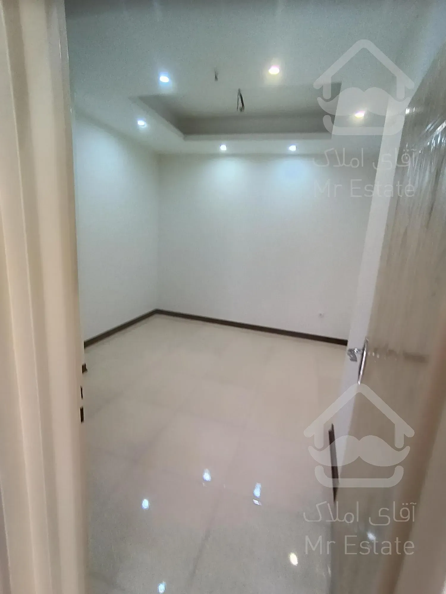 فروش واحد130متری سه خواب در اردلان ها