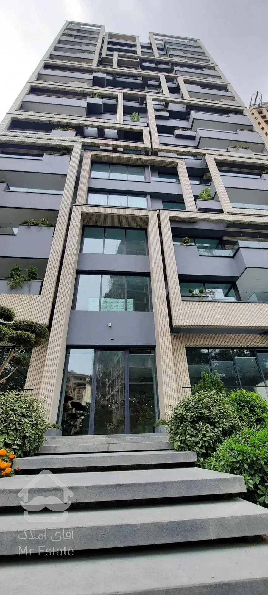 فروش آپارتمان ۳۲۰ متر برج باغ در کامرانیه