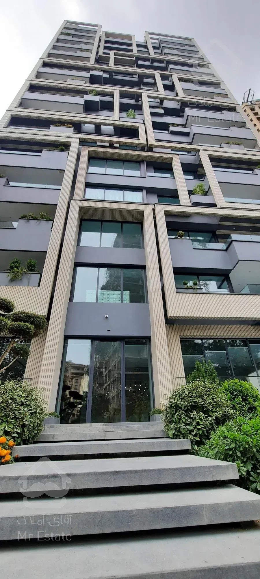 فروش آپارتمان ۳۲۲ متری برج باغ برند در نیاوران