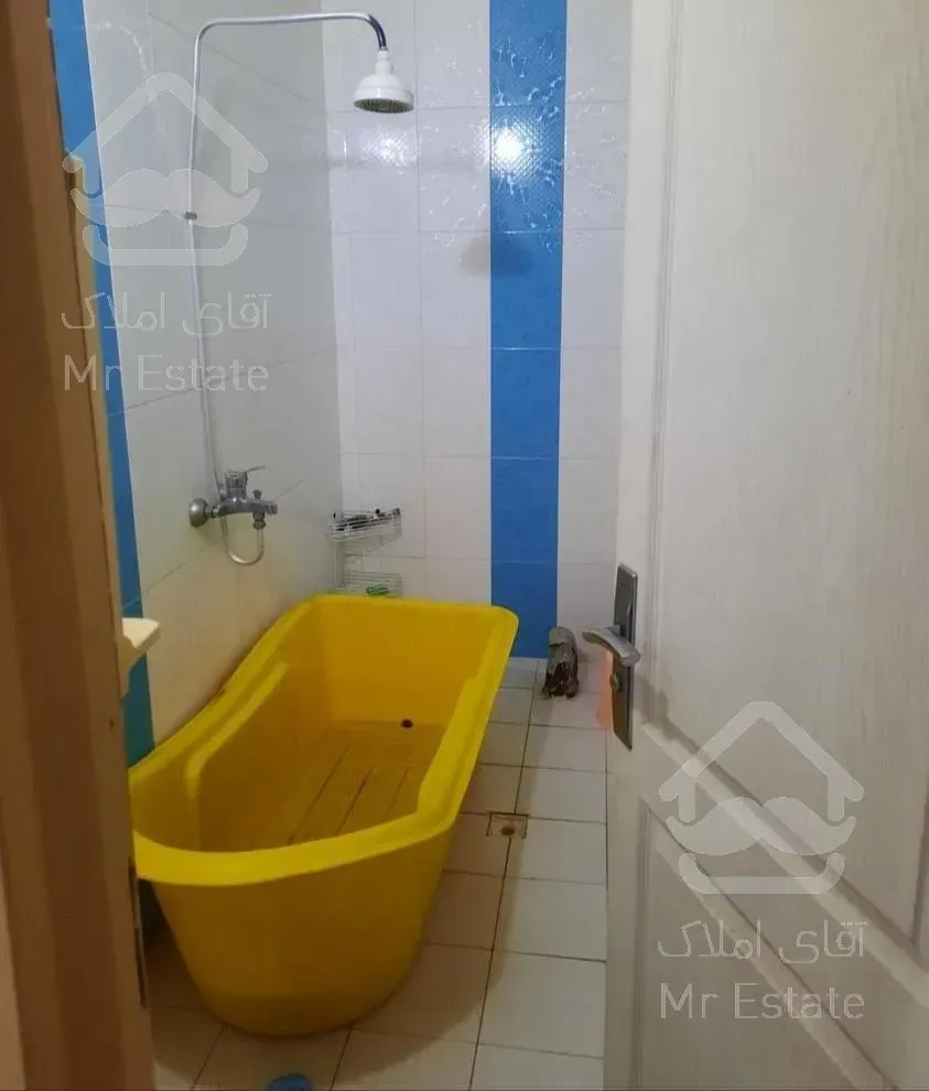 خانه ویلایی با مغازه تجاری