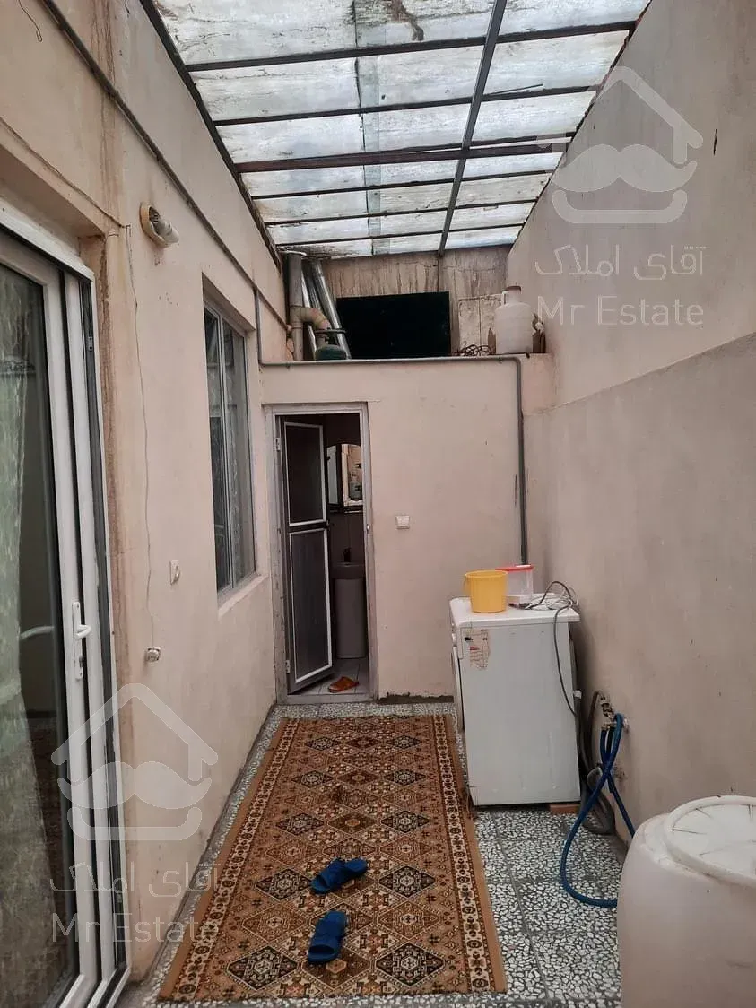 خانه ویلایی با مغازه تجاری