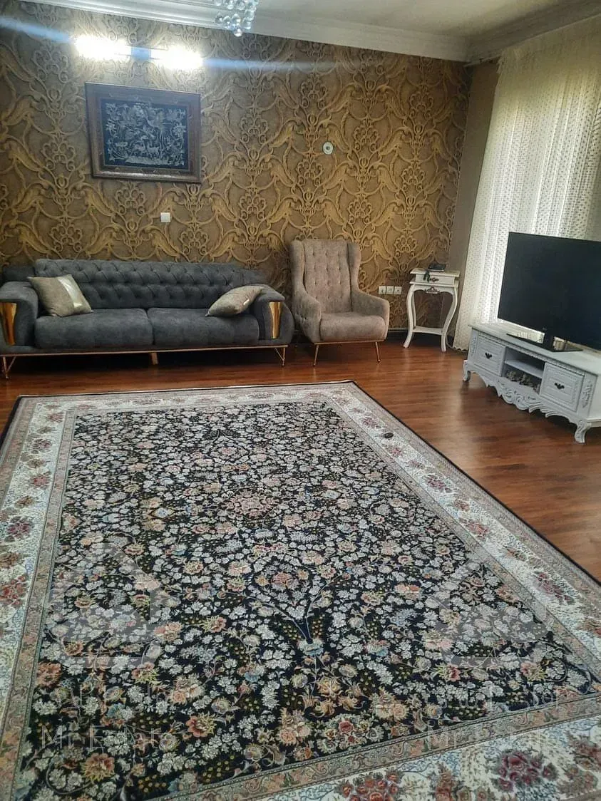 خانه ویلایی با مغازه تجاری