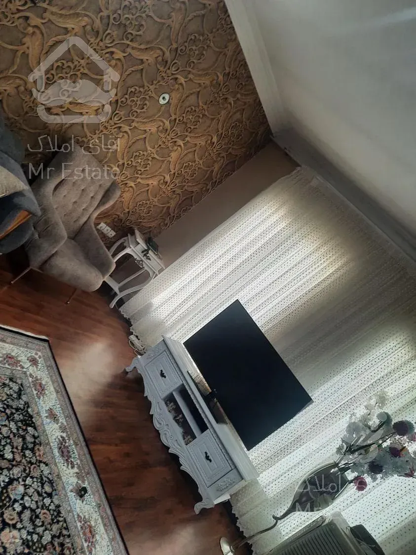 خانه ویلایی با مغازه تجاری