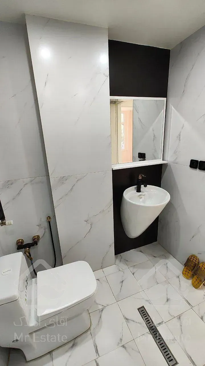 واحد جلو/پارکینگ سندی/پلان مربع/گنج