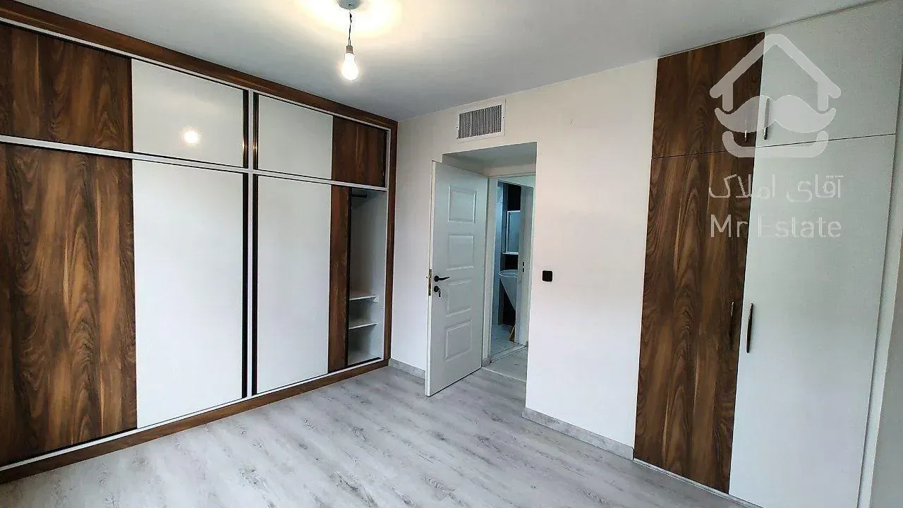 واحد جلو/پارکینگ سندی/پلان مربع/گنج