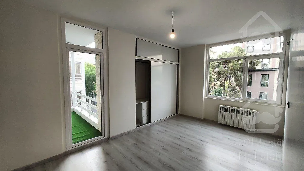 واحد جلو/پارکینگ سندی/پلان مربع/گنج