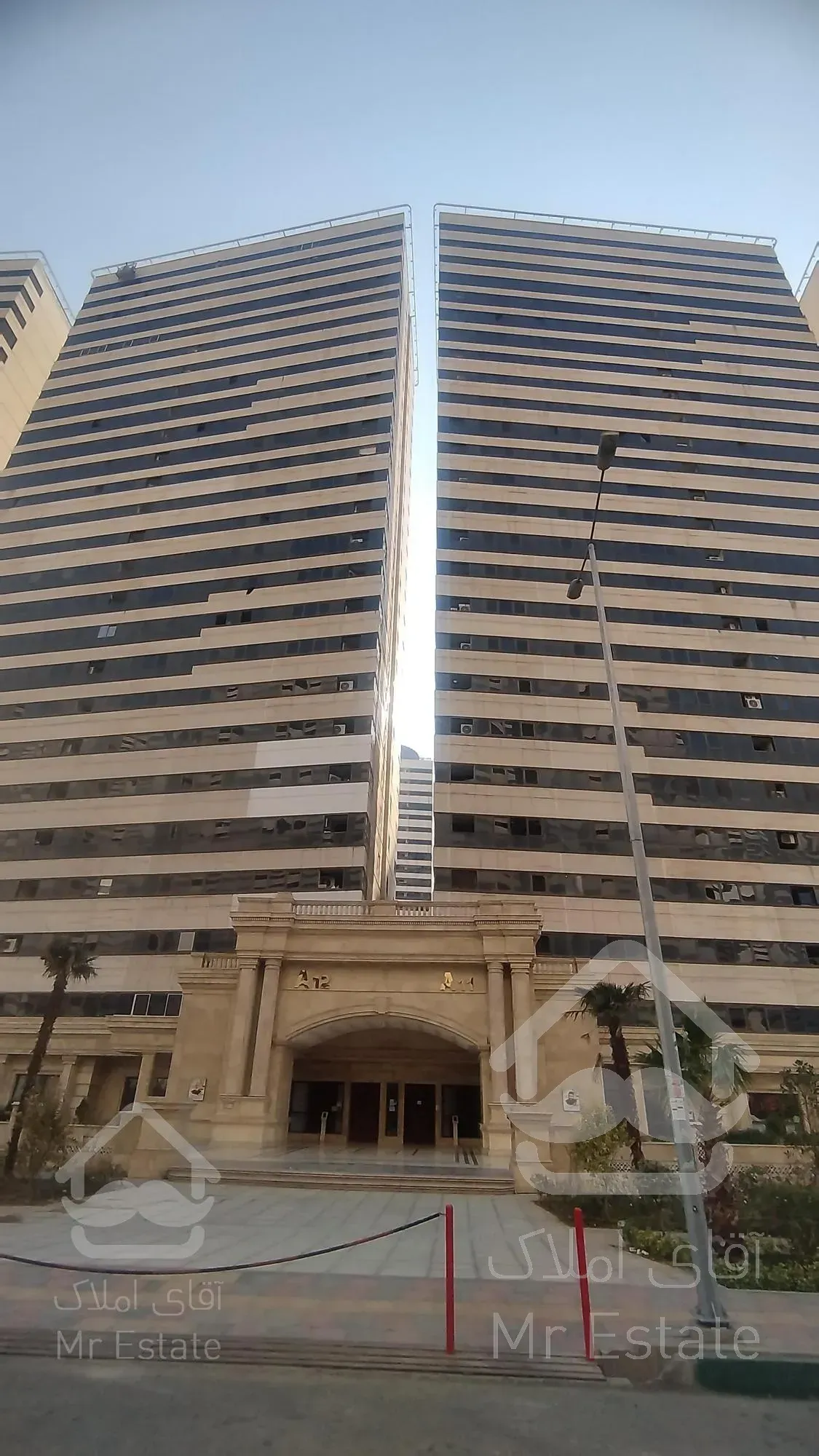 112 متر 2خواب برج خرازی کلید نخورده اردستانی دریاچه چیتگر منطقه 22 قلیزاده