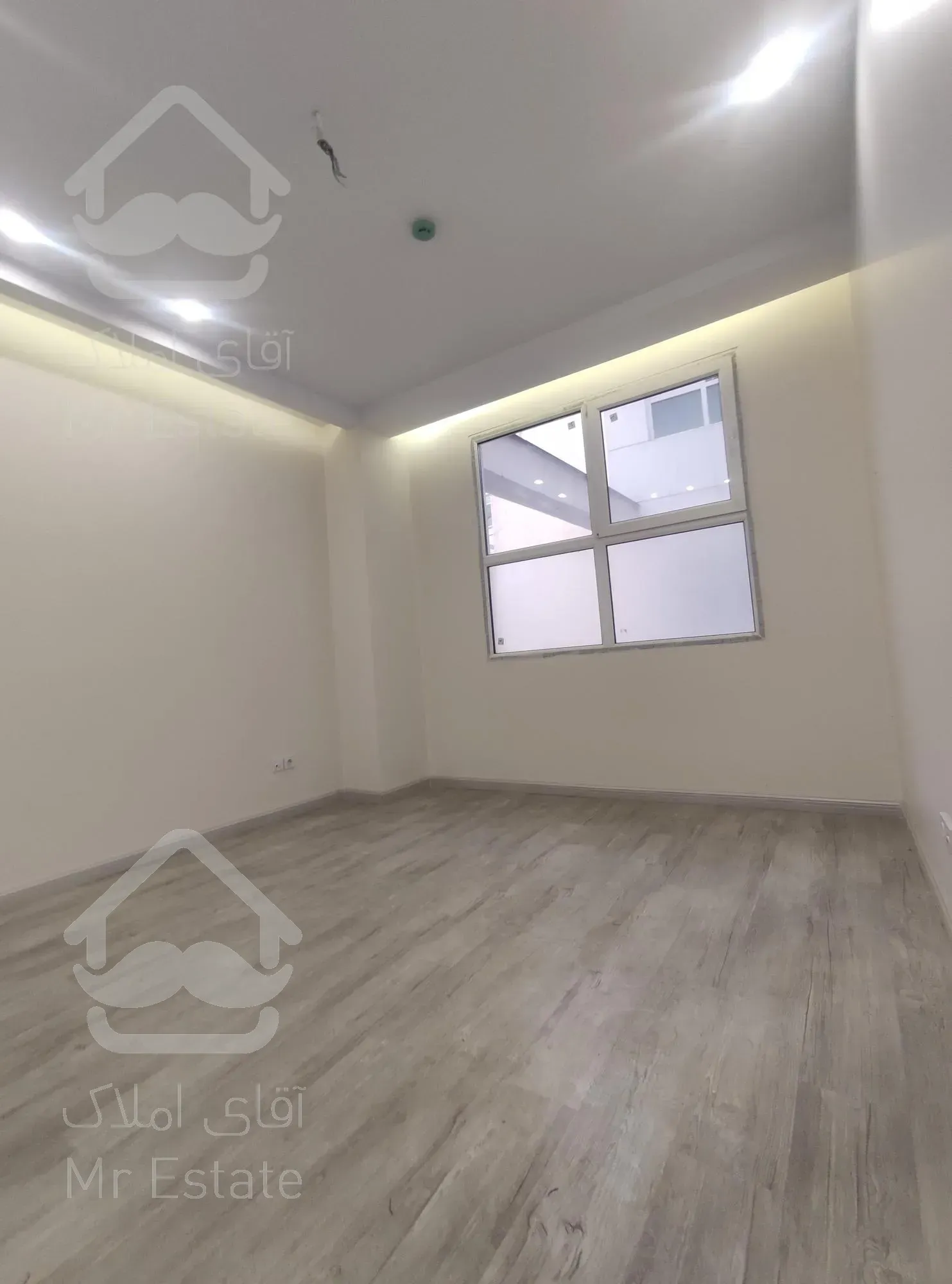 پاسداران ۶۵ متر، ۲ خواب، سند اداری