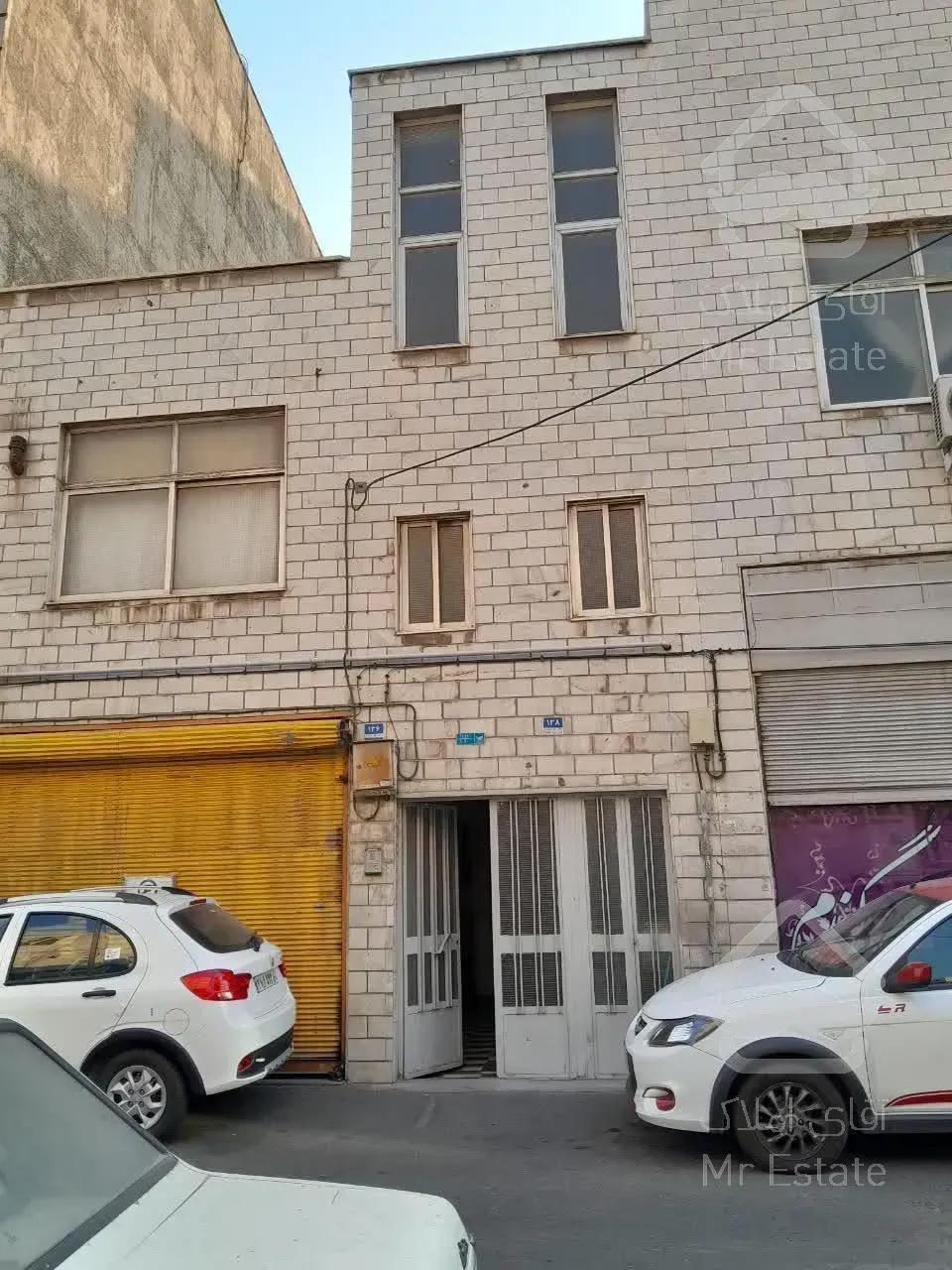 خانه ویلایی دوطبقه به همراه مغازه تجاری
