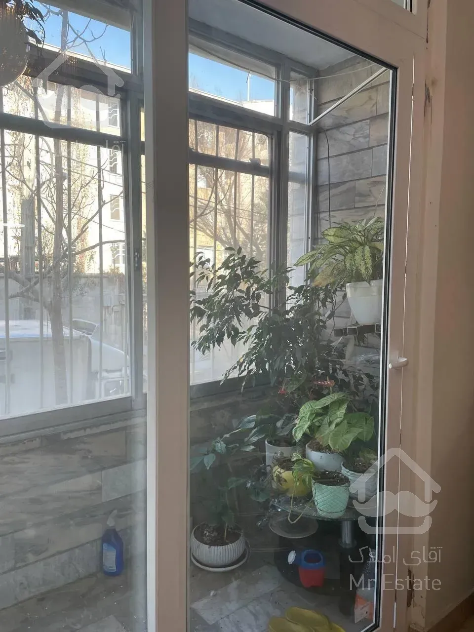 ۱۱۰ متر دو خواب ،سید خندان