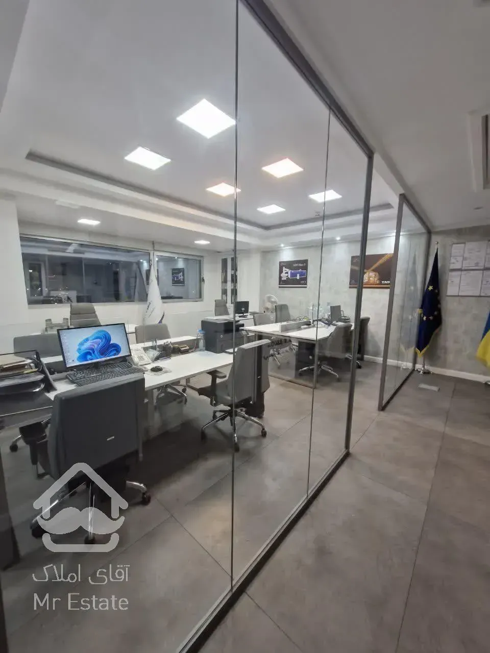 ۱۲۰ متر سند اداری ویو ابدی چند قدمی میدان ونک