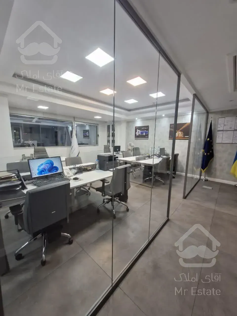 ۸۰ متر سند اداری دور میدان ونک