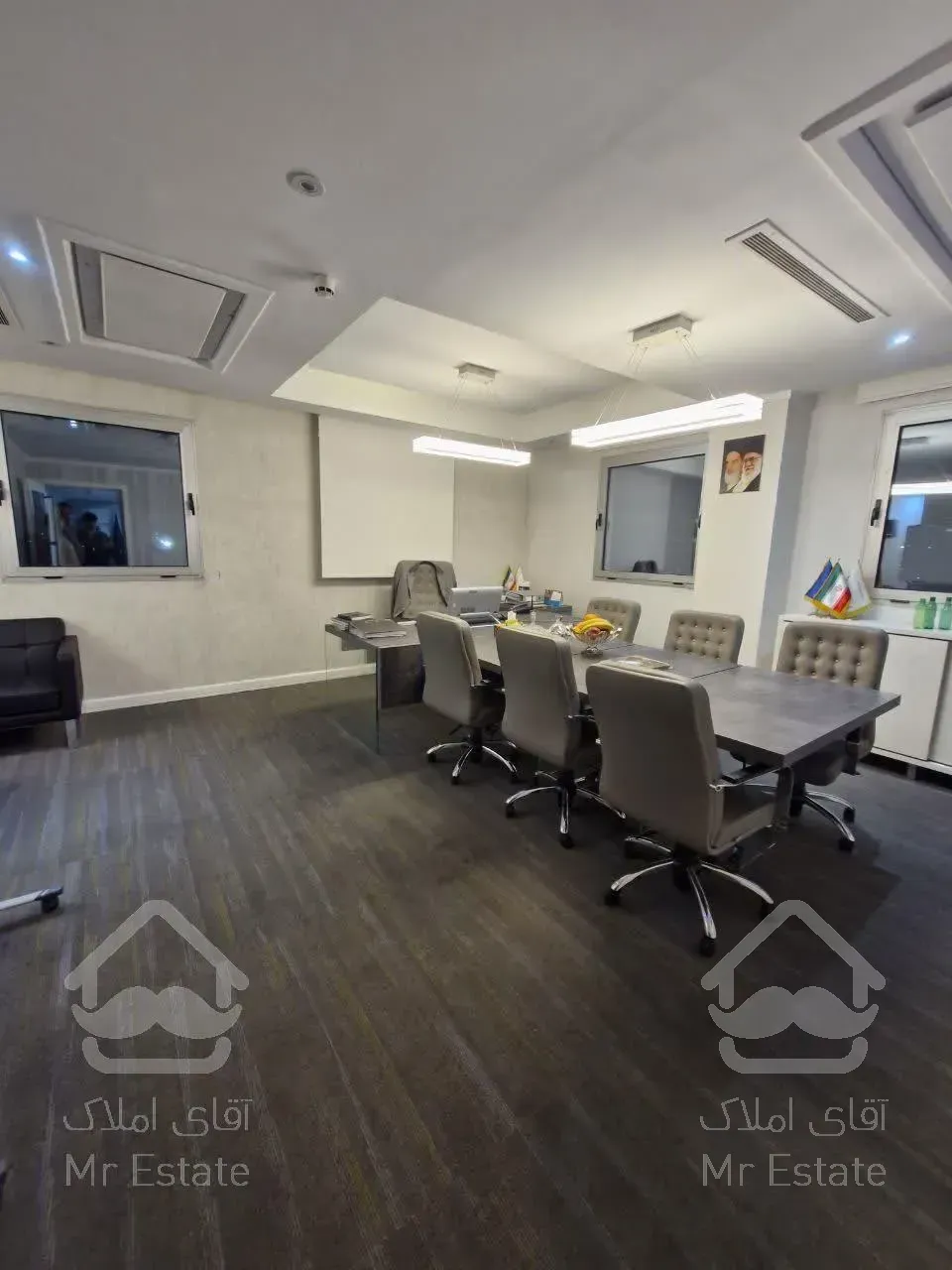 ۱۲۰ متر سند اداری ویو ابدی چند قدمی میدان ونک