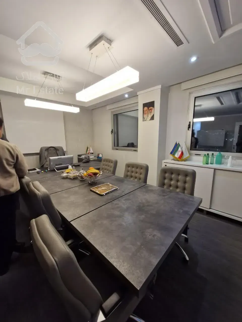 ۱۲۰ متر سند اداری ویو ابدی چند قدمی میدان ونک