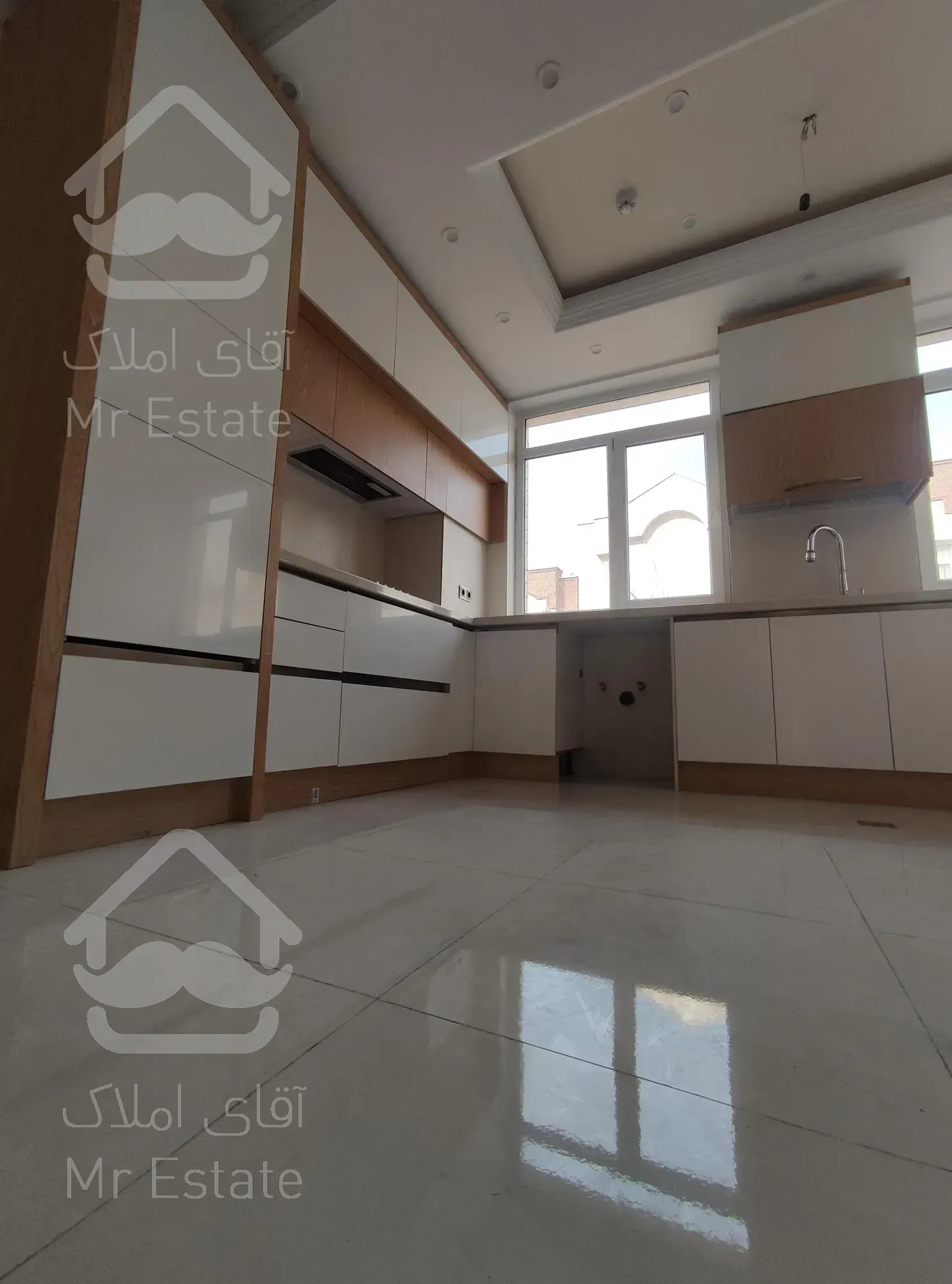 پاسداران ۶۵ متر، سند اداری، آفتابگیر