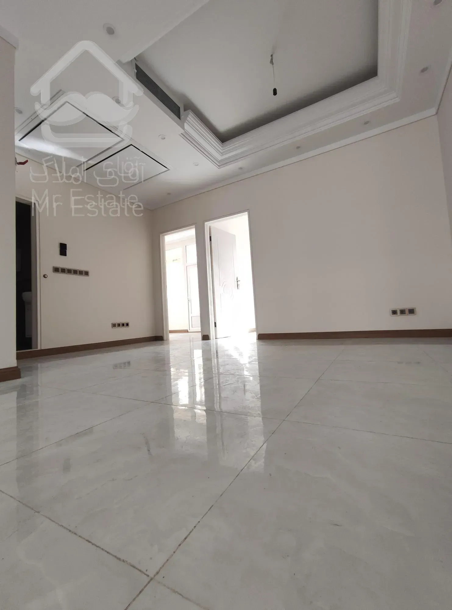 پاسداران ۶۵ متر، سند اداری، آفتابگیر