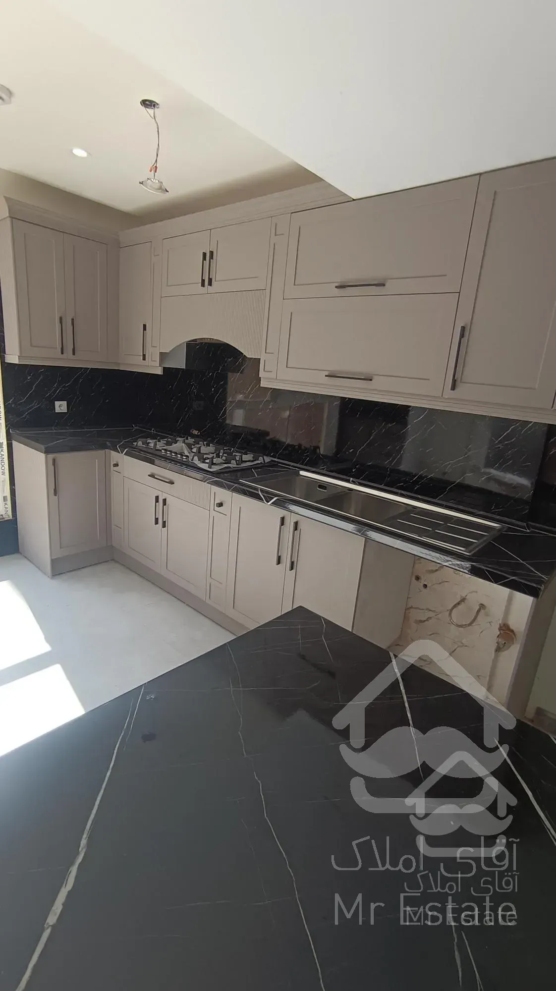 105متر/3خوابه/فول امکانات/کلید نخورده