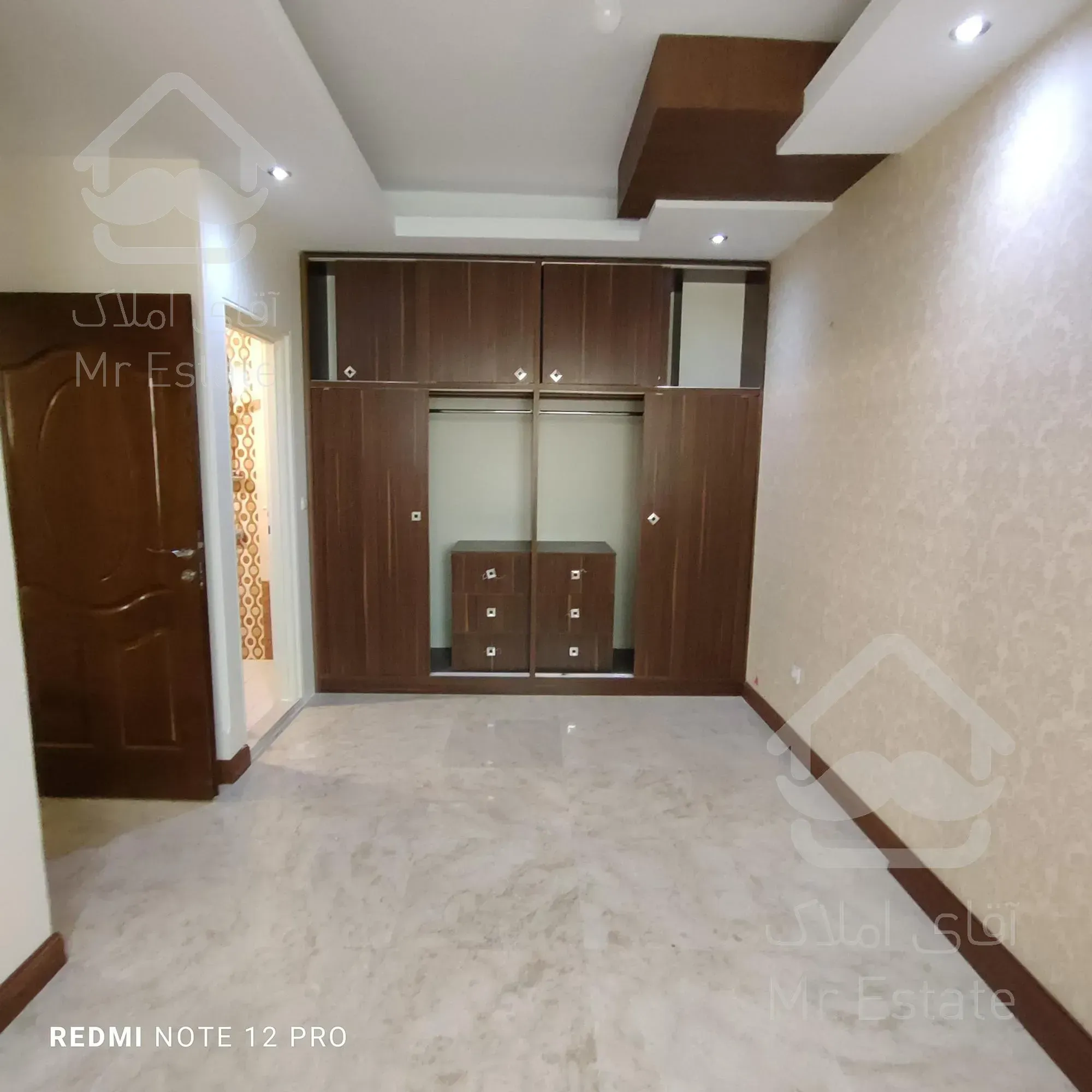 شهرک غرب ۱۳۰متر/۳خواب/۶ساله/اکازیون